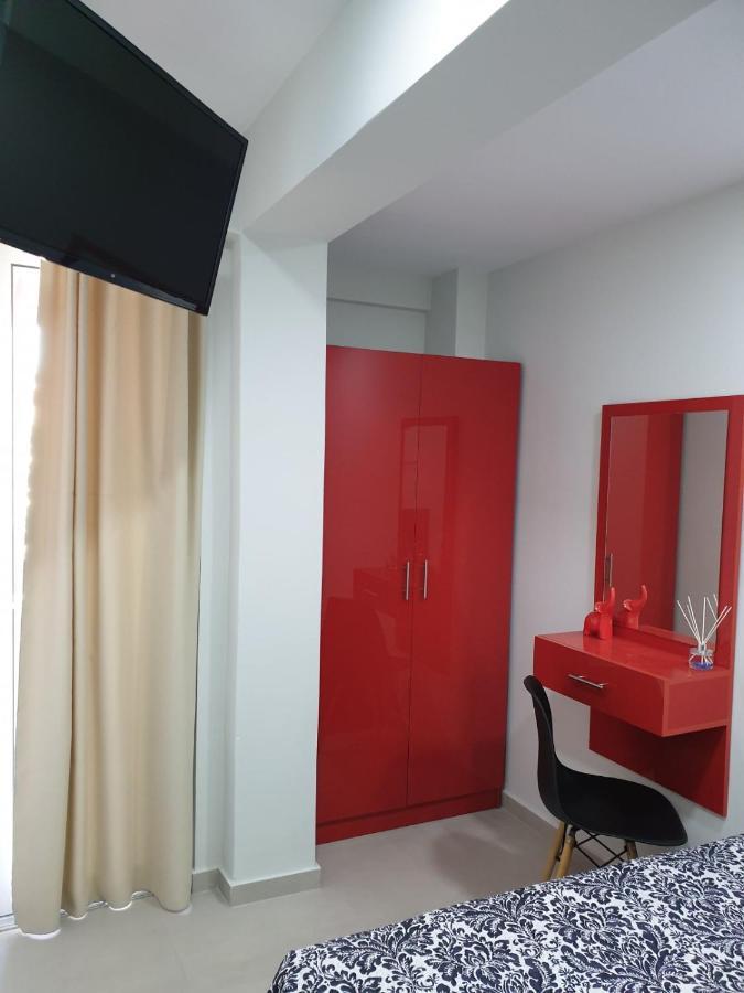 M & M Red Luxury Apartment Paralía Екстериор снимка