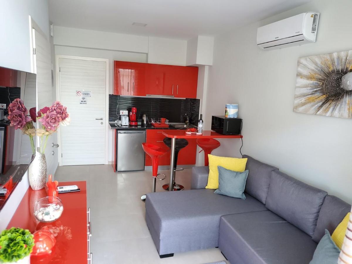 M & M Red Luxury Apartment Paralía Екстериор снимка