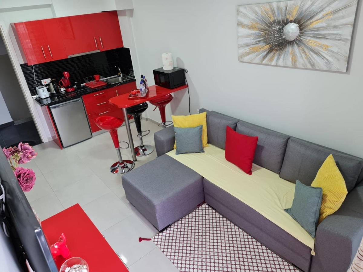 M & M Red Luxury Apartment Paralía Екстериор снимка